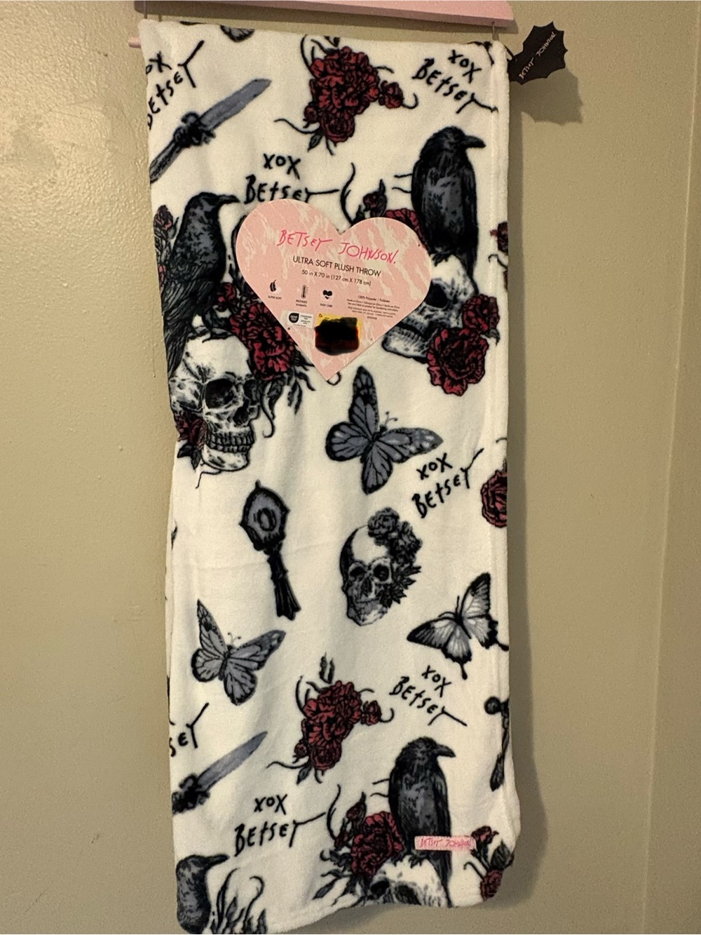 Betsey Johnson Halloween Plush Throw Blanket Skulls Ravens Roses Butterflies NWT
